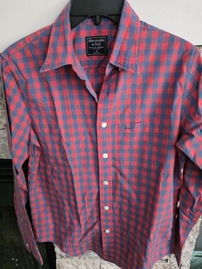 Abercrombie & Fitch Red and Blue Checked Button-Down Shirt Size Xs
